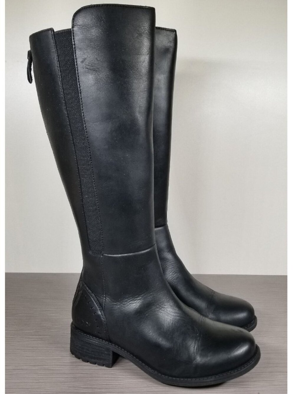 UGG Vinson Riding Boot, Black Leather, Womens Size 6 US / 37